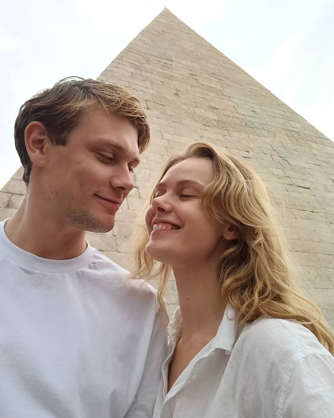 Frida Gustavsson with her future husband Marcel Engdahl at Piramide Cestia