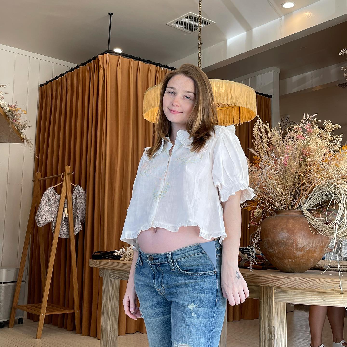 Jessica Barden shows off her baby bump