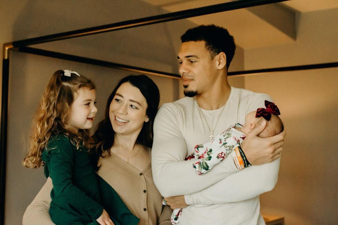Justin Simmons with his wife, Taryn Simmons, and their daughters