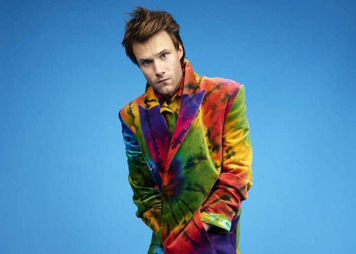Is Hugh Skinner Gay? Or Married? All about His Personal Life
