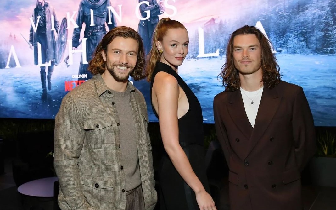 Leo Suter in the premiere of 'Vikings: Valhalla' with his co-star. 