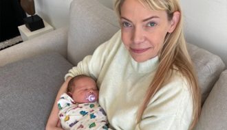 Is Riki Lindhome Single or Married to a Husband? Meet Her Son