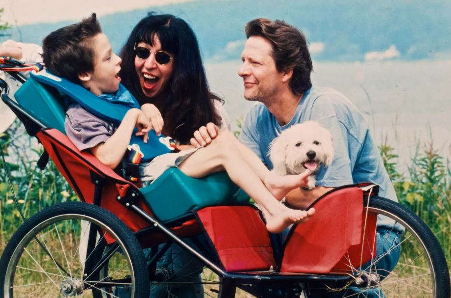 Chris Cooper and Marianne Leone with their son Jesse
