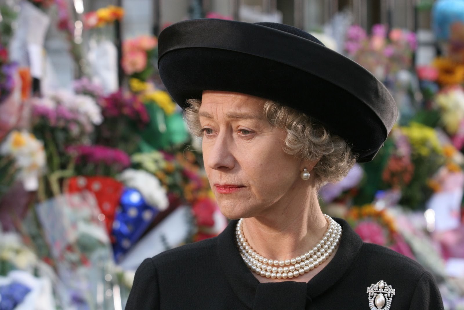 Helen Mirren played the lead role of Queen Elizabeth II in the 2006 movie The Queen.