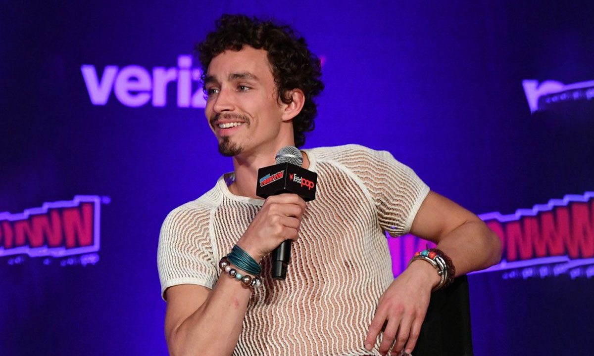 Is Robert Sheehan Gay? A Look at His Past Relationships
