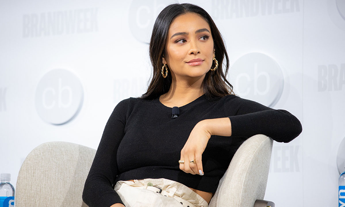 Shay Mitchell Bond with Her Parents and Siblings Is Still Stronger than Ever