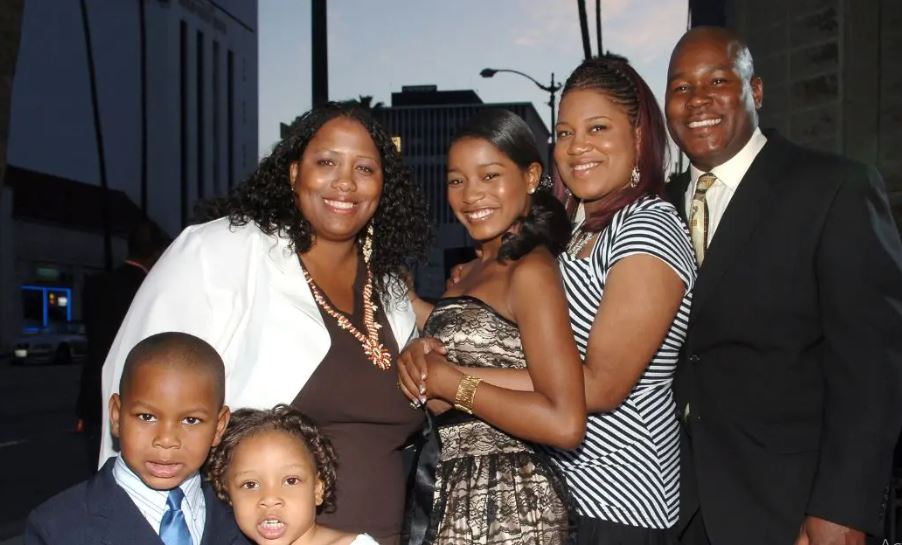 Keke Palmer with her parents and siblings.