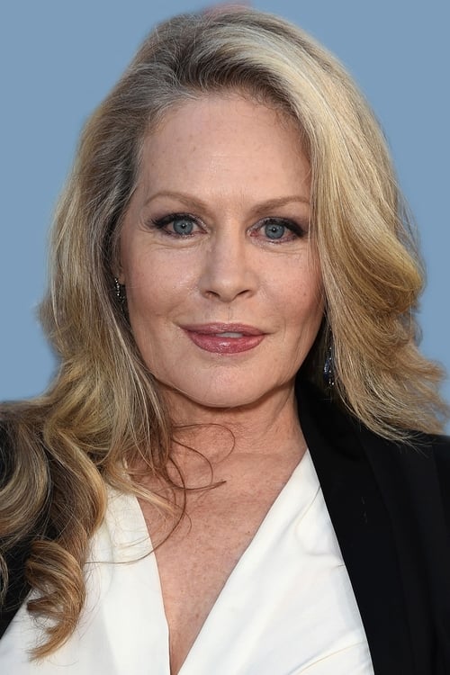 Beverly D'Angelo at an award show.