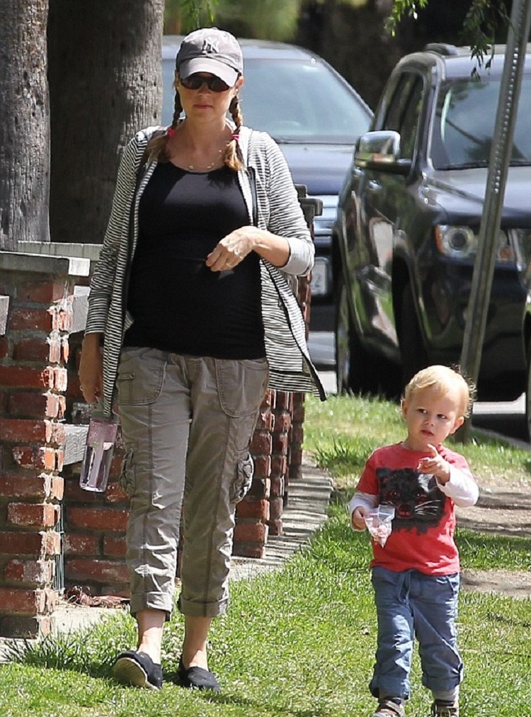 Jenna Fischer was seen enjoying a day in the park with her son Weston Lee in 2014.