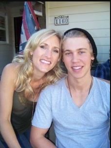 Austin Butler and his mother.
