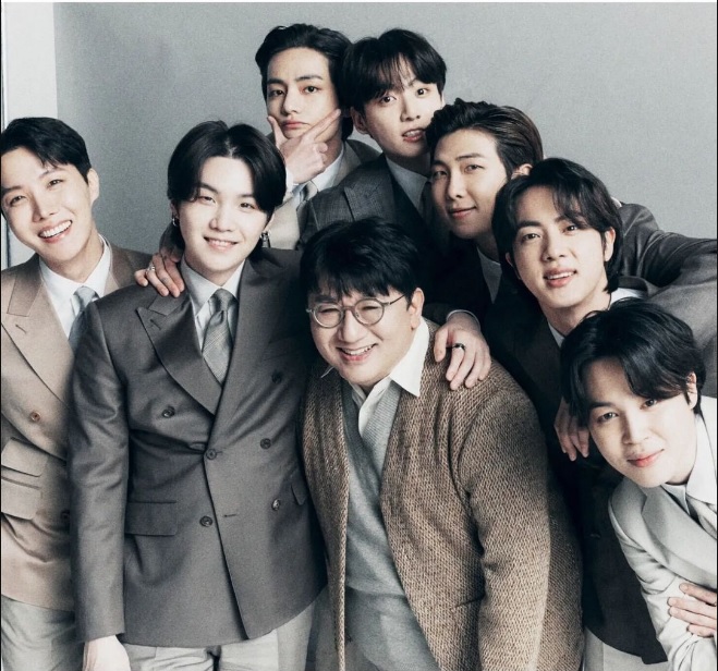 Bang Si Hyuk shared this picture with the group members of BTS on his Instagram,