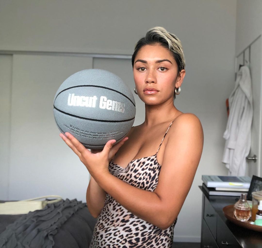 Luciane Buchanan actively shares her daily life on Instagram