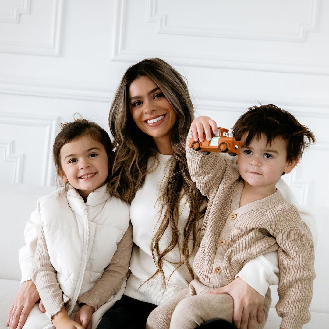 Taylor Frankie Paul pictured with her two kids- Daughter Indy and son Ocean.