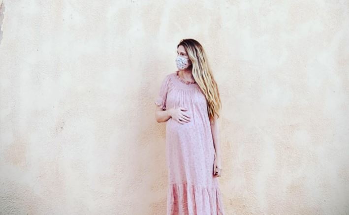 Lily Rabe shares picture of her pregnancy