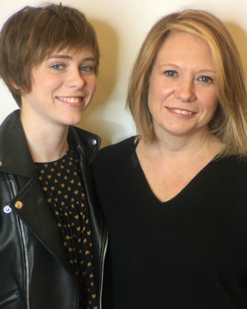 Sophia Lillis and her mother.