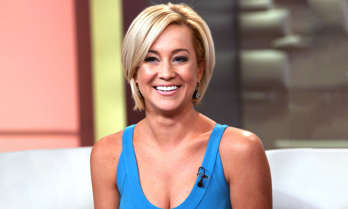 Cancer or Fashion, Why Did Kellie Pickler Go Bald in 2012?