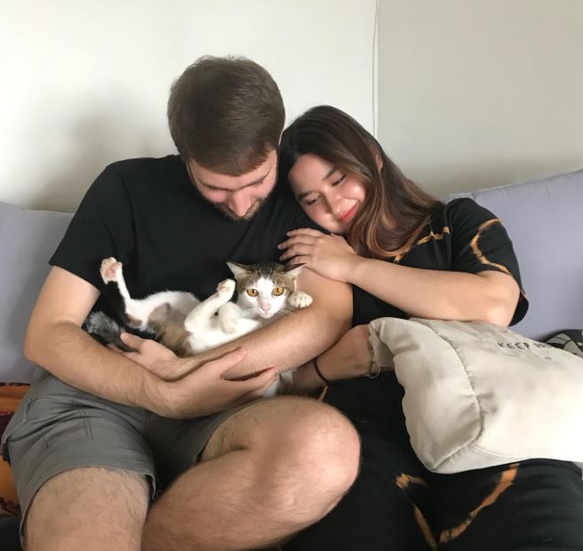 Stephanie Poetri with her boyfriend and cat