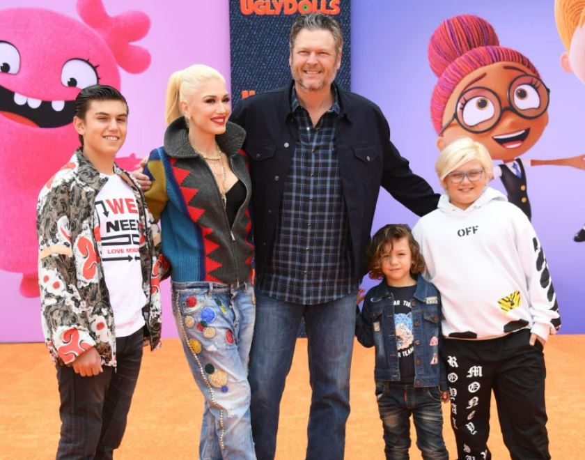 Blake Shelton and Gwen Stefani with his step children 