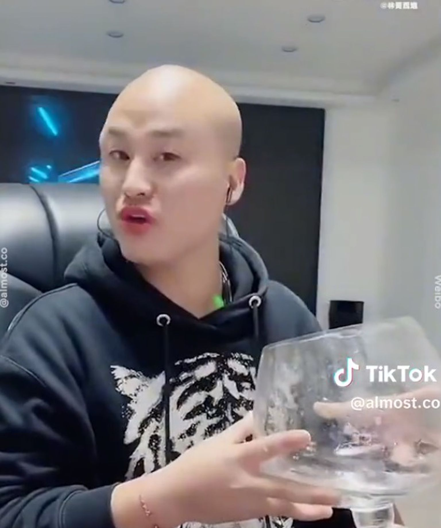 Sanqiange was famous for creating alcohol themed content on the Chinese version of TikTok