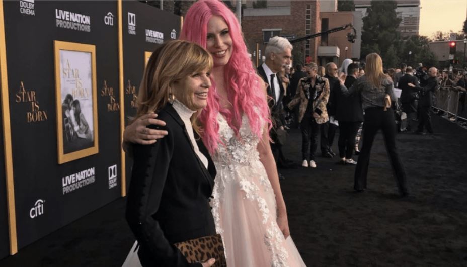 Cleo Rose Elliot with her mother Katharine Ross
