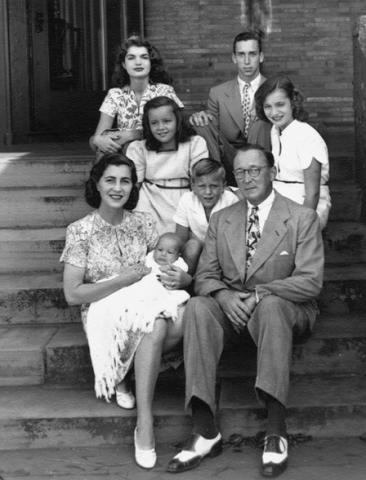 Jacqueline Kennedy Onassis with her relatives