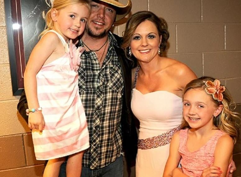 Jason Aldean and Jessica Ann Ussery with their twins