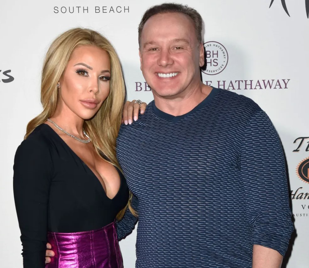 Lisa Hochstein and Lenny Hochstein divorced after more than a decade of marriage. 