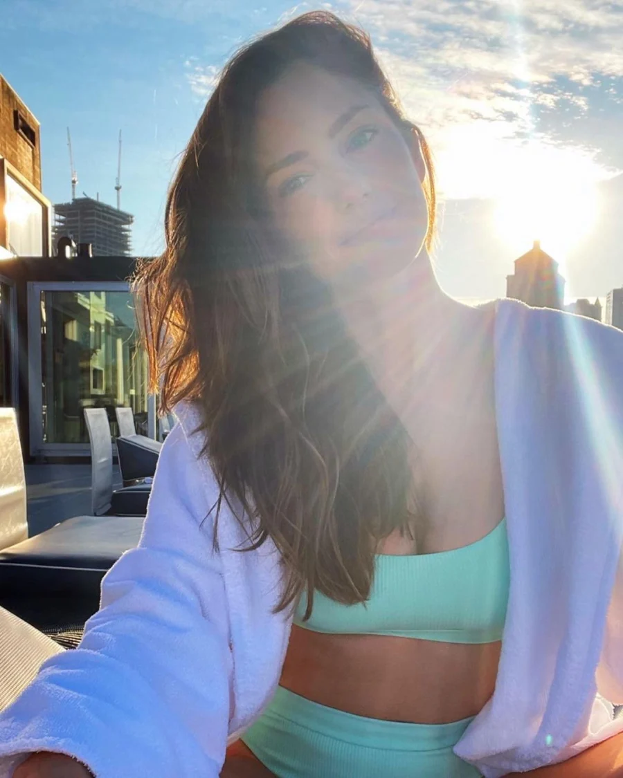 Minka Kelly shared this sunkissed picture on Instagram on 2022