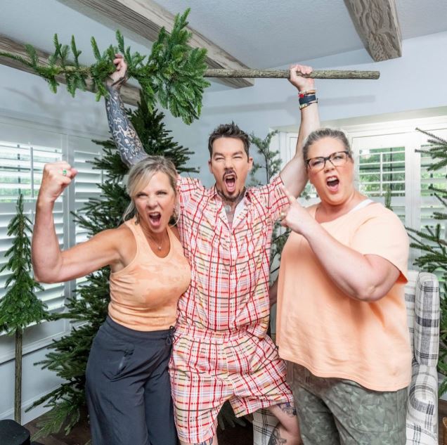 David Bromstad with his two sisters Dynelle Rynee Bromstad, and Dyonne Rachael Bromstad