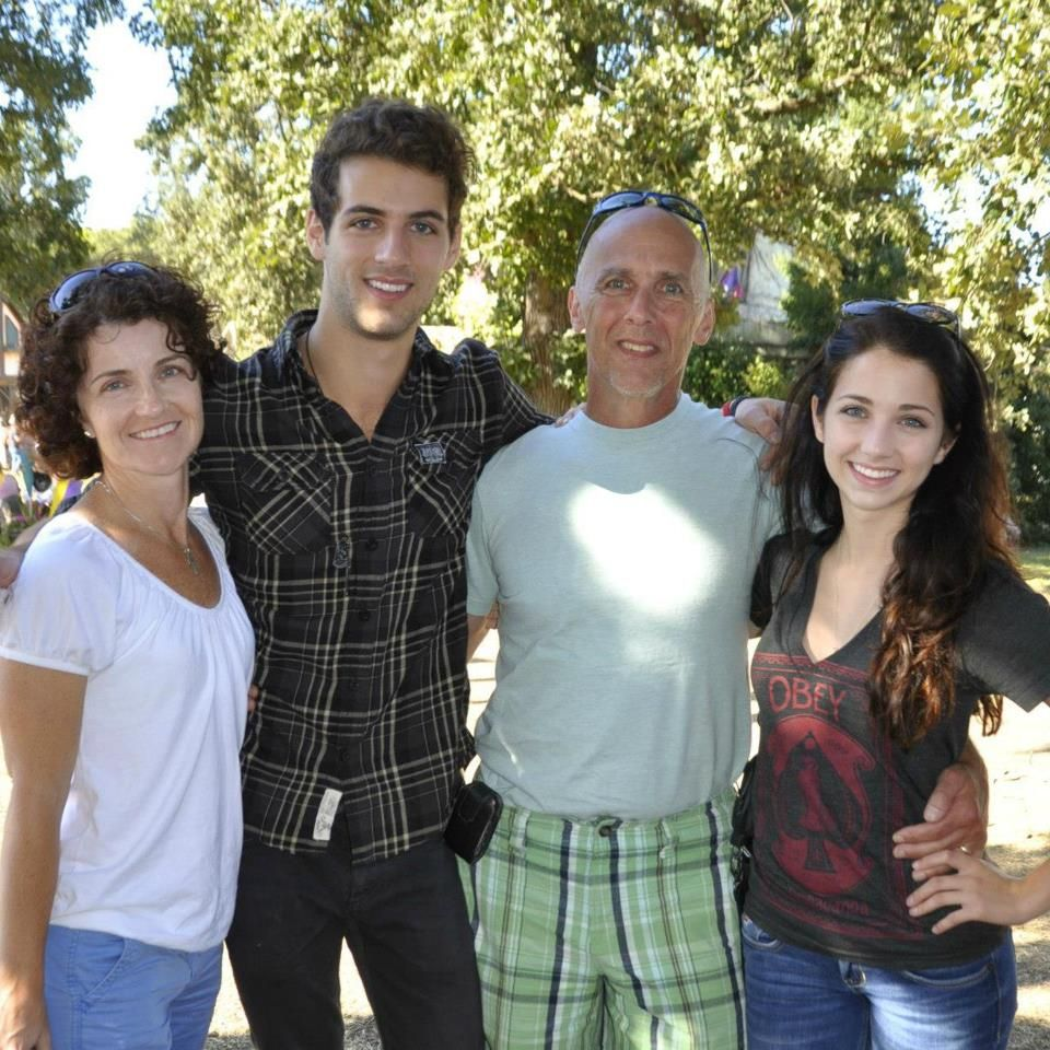 Emily Rudd with her parents, Michelle and Jeffrey Rudd, and brother Daniel Rudd 