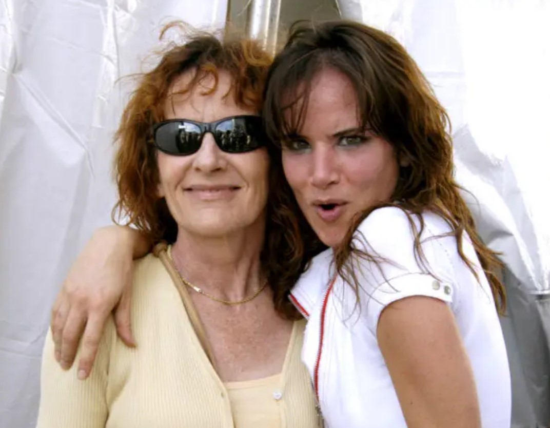 Juliette Lewis has a strong bond with her mother, Glenis Diggan Batley. 