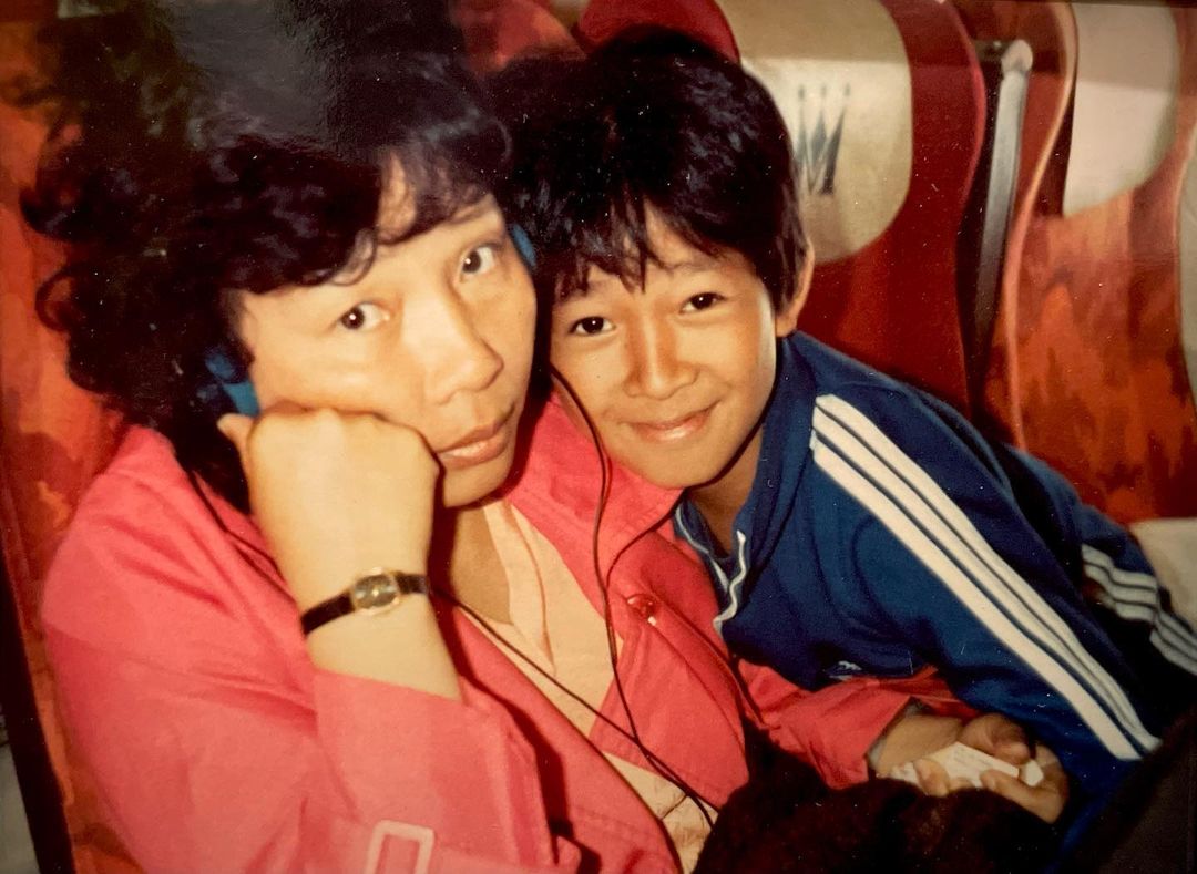 Ke Huy Quan has a close relationship with his mother. 