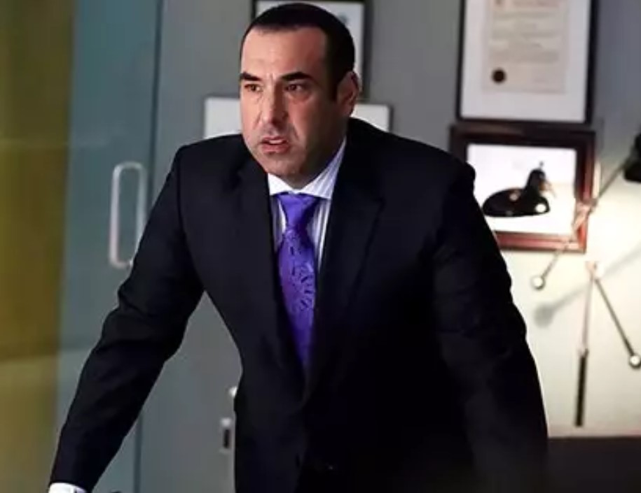 Rick Hoffman's fans questioned his sexual orientation. 