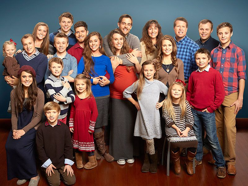 The entire Duggar family pictured together.